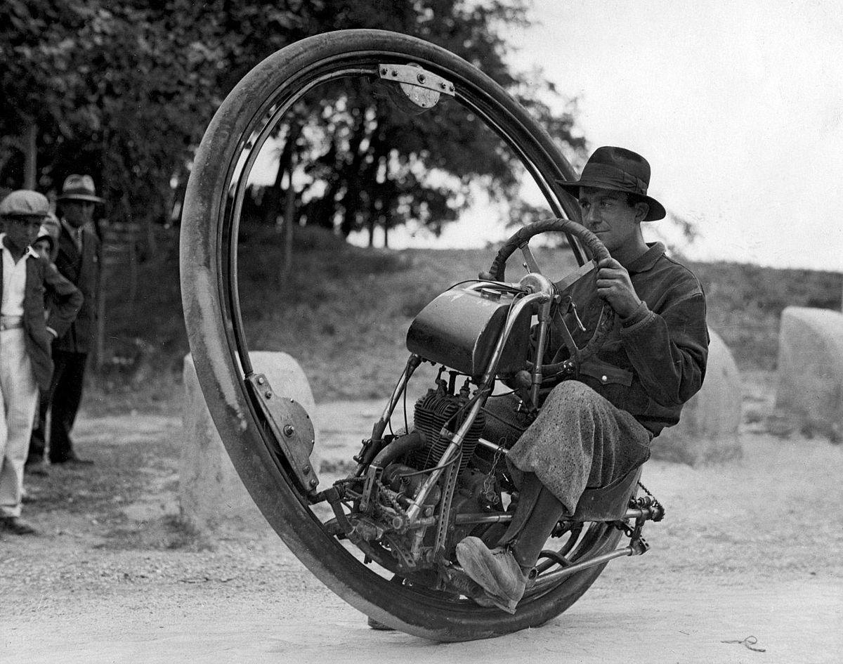 1200px-One_wheel_motorcycle_Goventosa.jpg