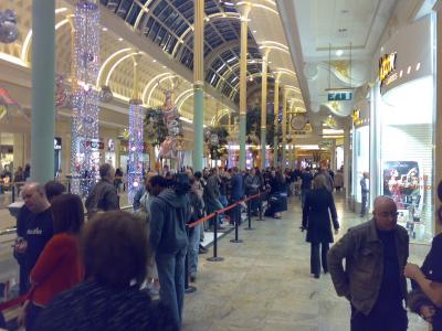 iphone_uk_launch_400.jpg