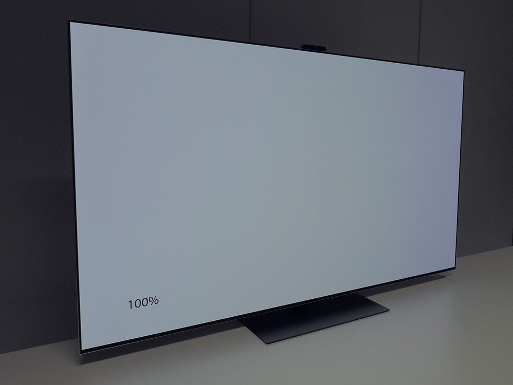04d-LG-OLED65G5-biel-pod-katem.jpg