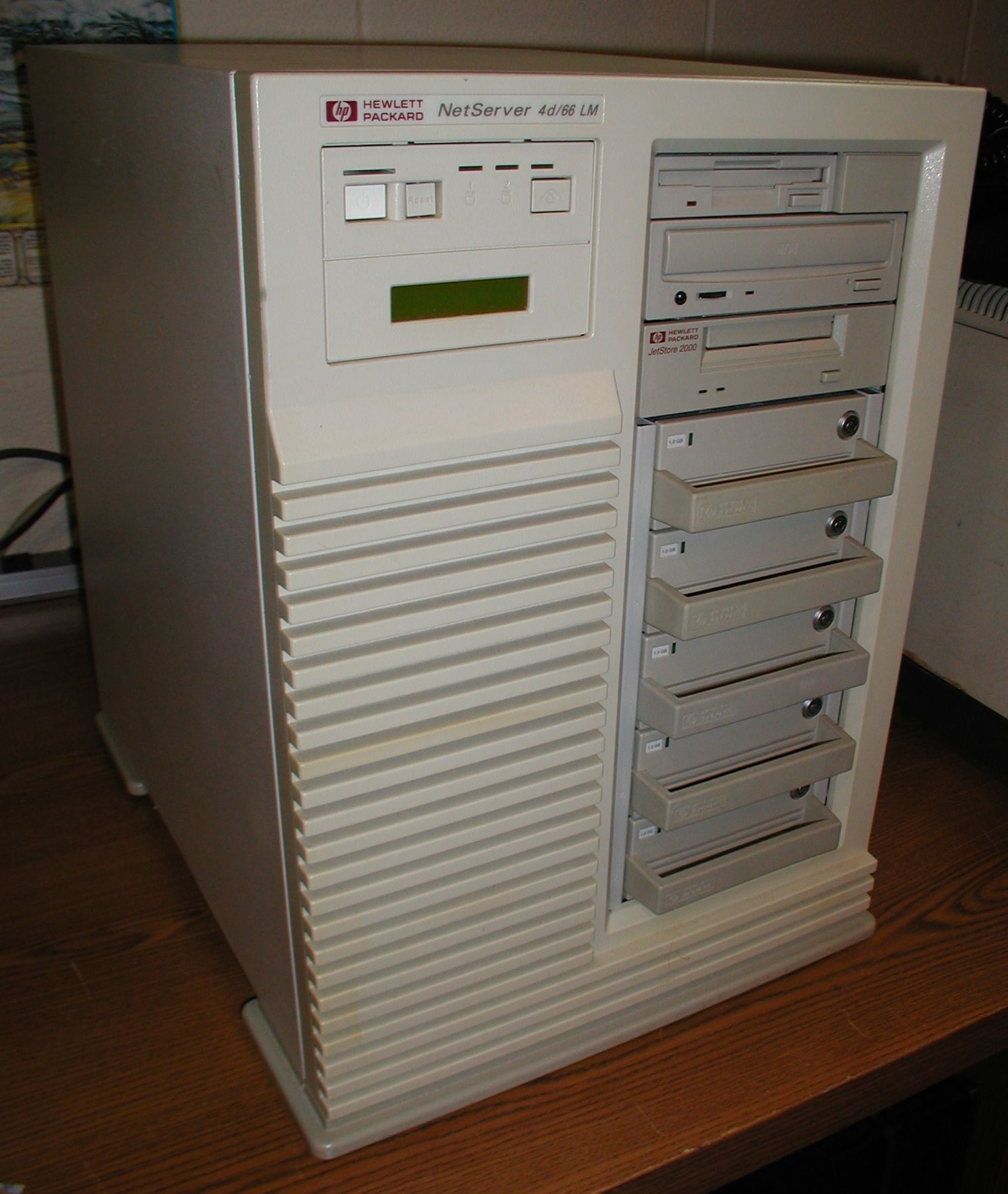HP_NetServer_4d66-LM_front.jpg