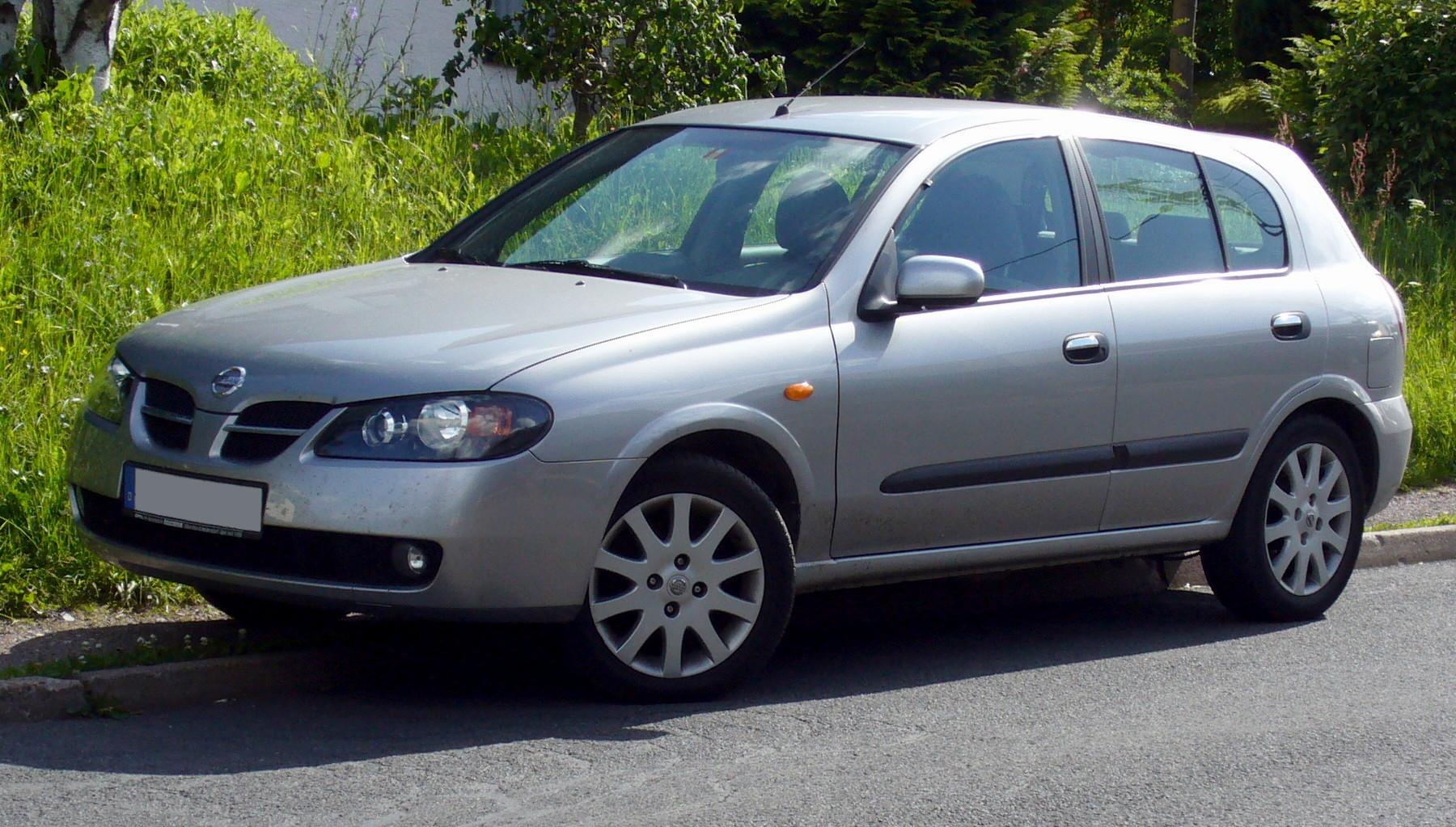 Nissan_Almera_5-T%C3%BCrer.jpg