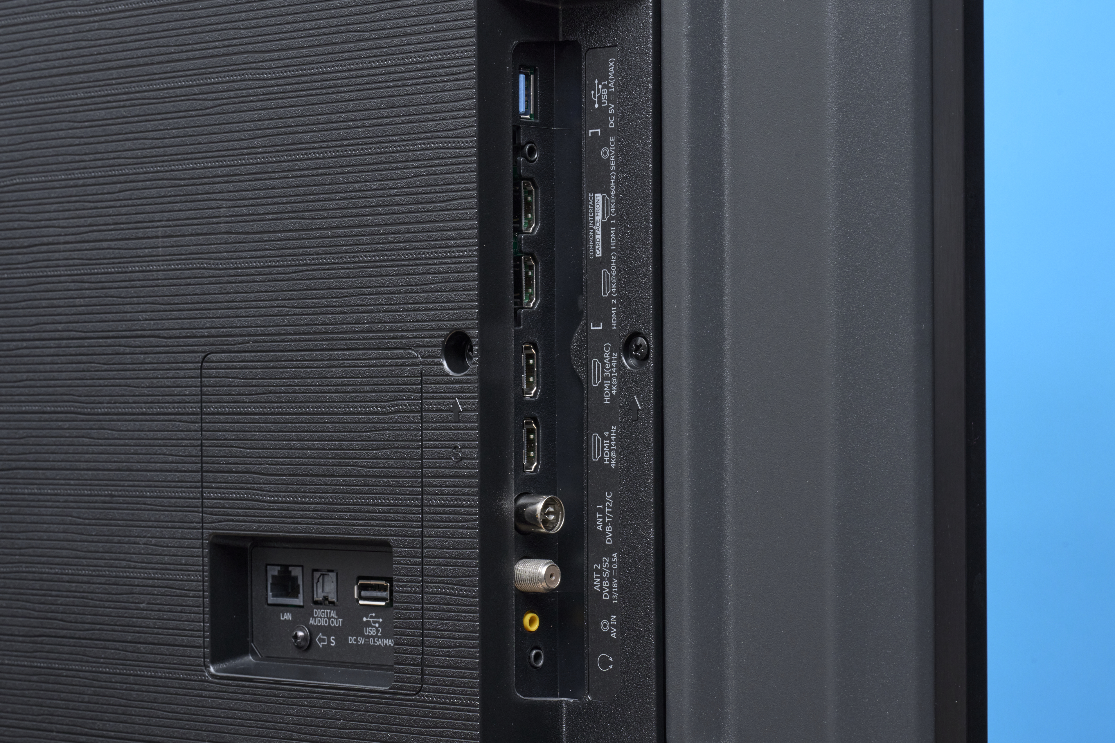 hisense-u7nq-anschluesse2.jpg