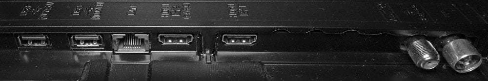 11a-Samsung-55Q67D-zlacza-boczne.jpg