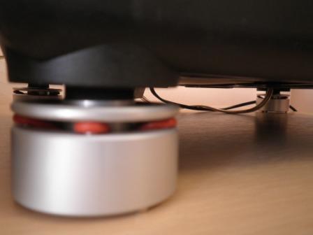 Technics%20SL1200%20feet.JPG