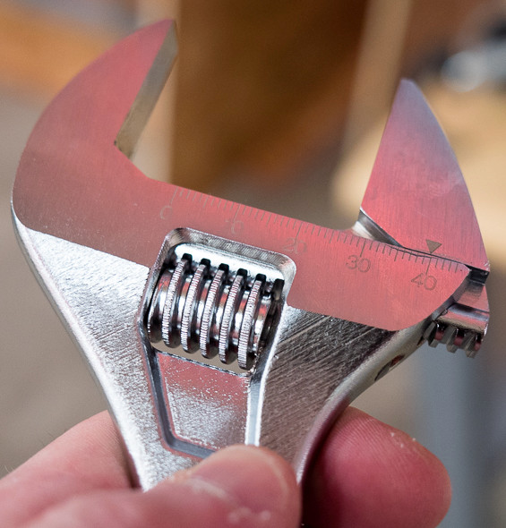 Milwaukee-Adjustable-Wrench-Thumbwheel.jpg