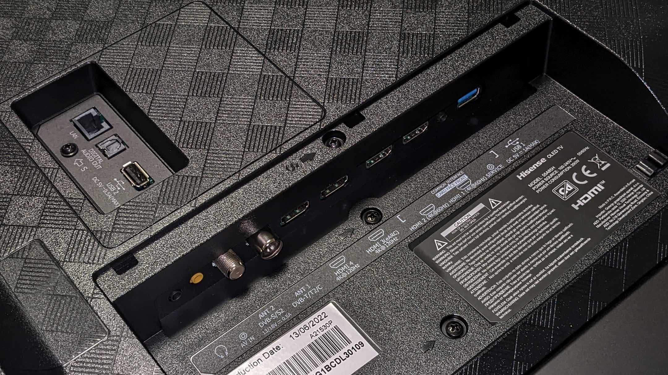 Hisense_55A85H-aansluitingen.jpg