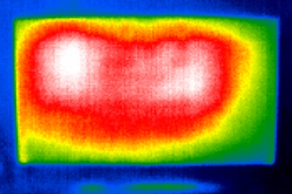 podswietlenie-telewizora-samsung-qe55q80aa.jpg