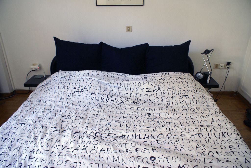 Bedroom_setup_2_zps1d6r0psk.jpg