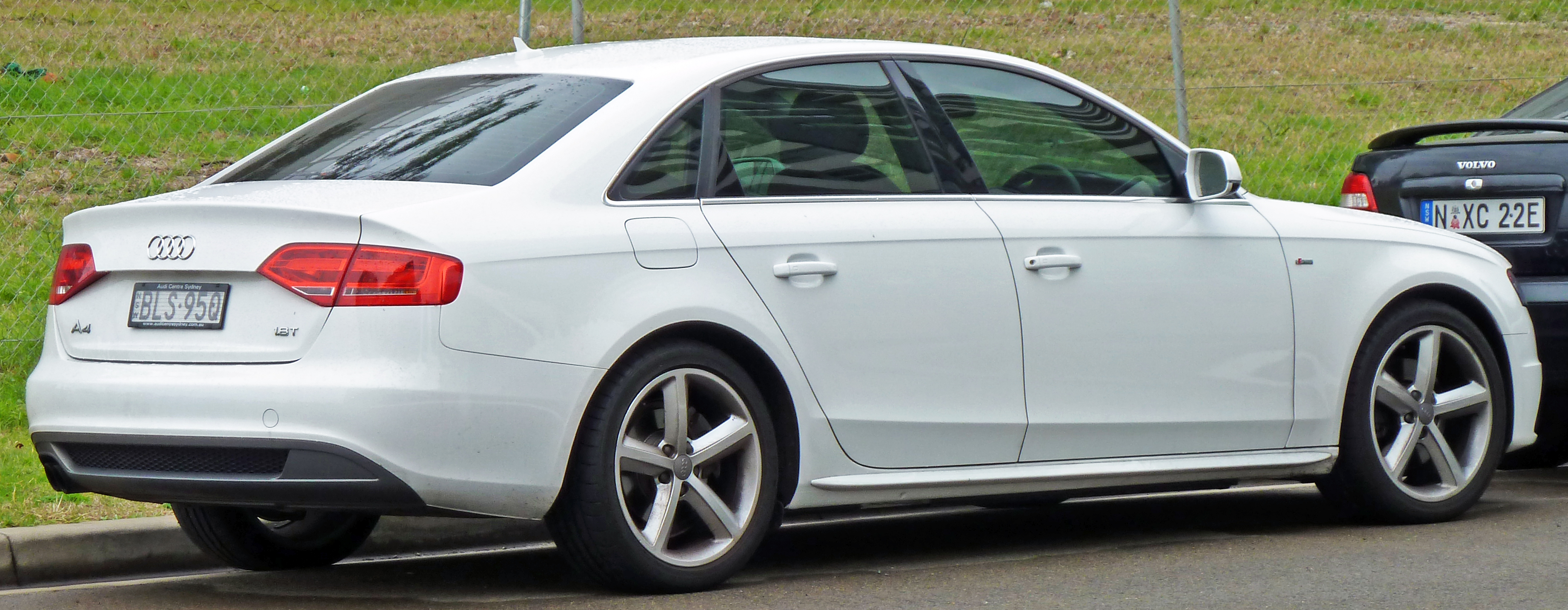 2008-2010_Audi_A4_(8K)_1.8_TFSI_sedan_01.jpg