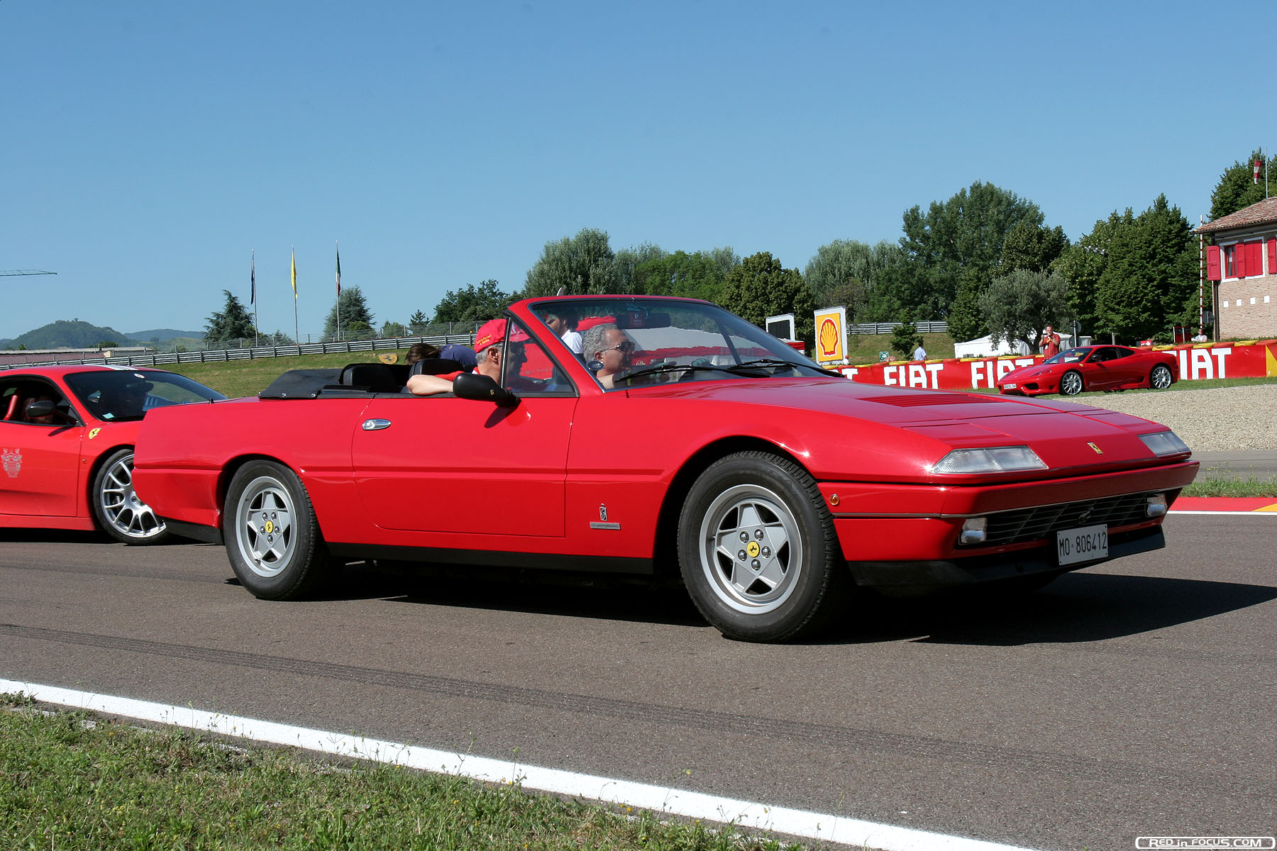 F6M07-465-Ferrari-412-Cabriolet.jpg