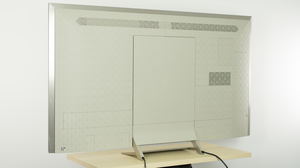 x940e-back-medium.jpg