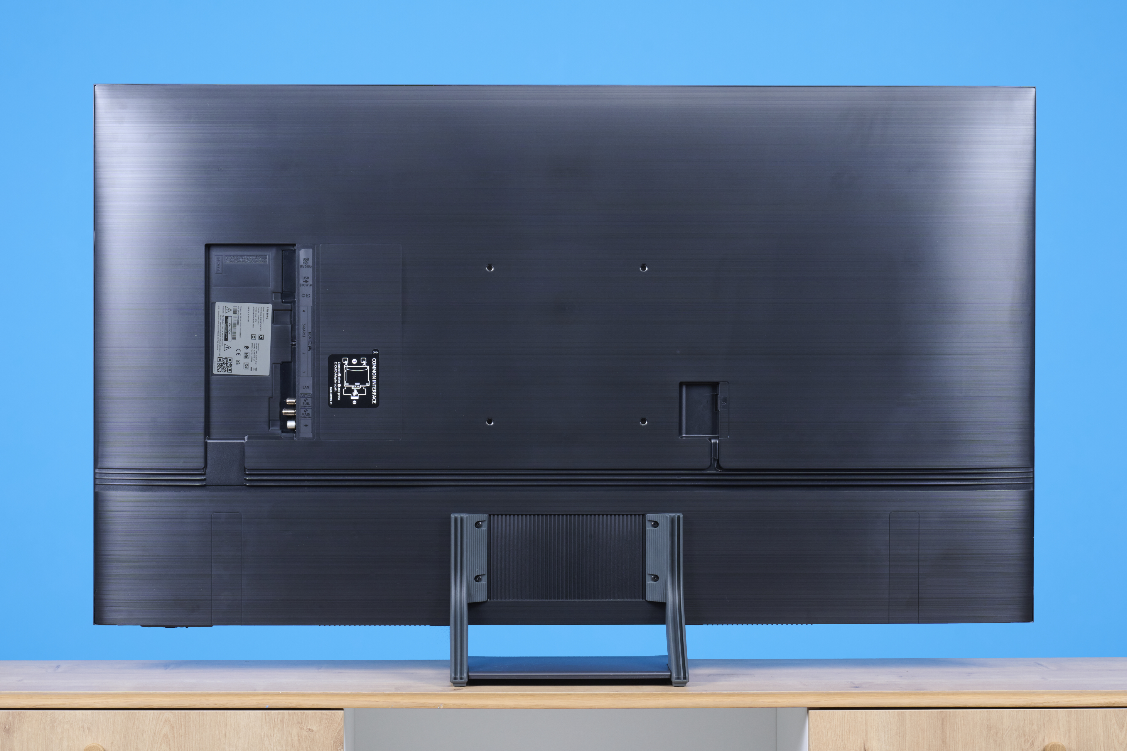 samsung-q70c-rueckseite-frontal.jpg