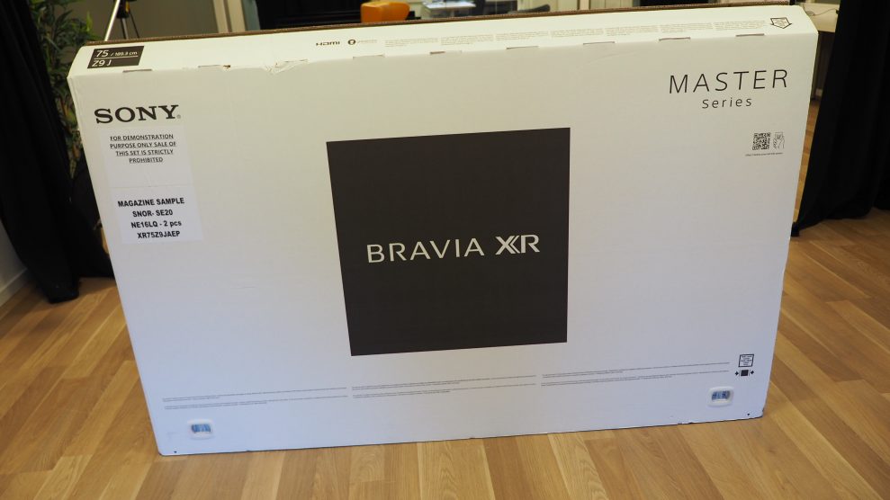 Sony-Z9J-unboxing-1-989x556.jpg