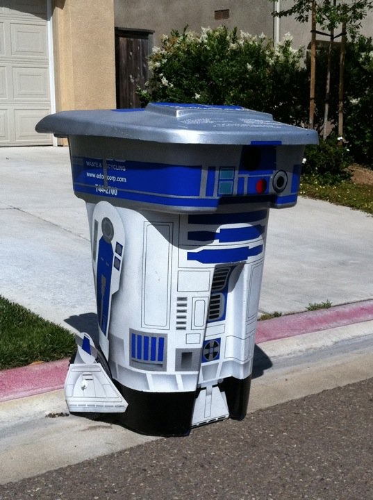 r2-d2-trash-can-20110512-172359.jpg