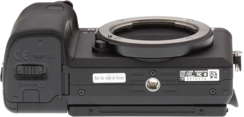 Z-SONY-A6300-BOTTOM.JPG