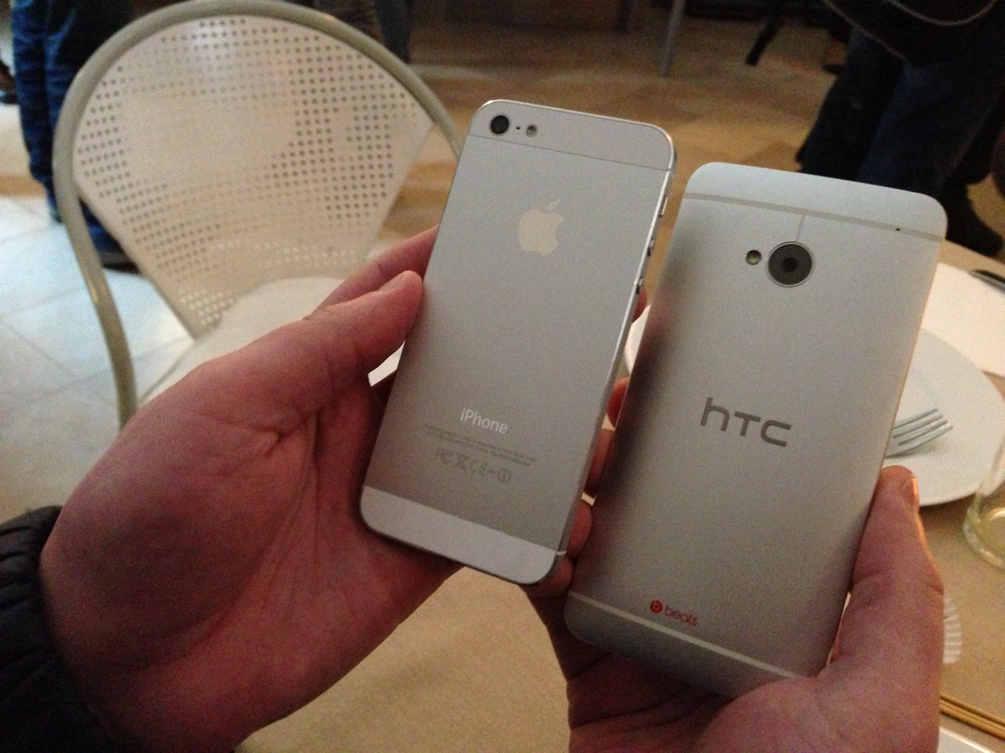 HTC-One-vs-iPhone-5-01.jpg