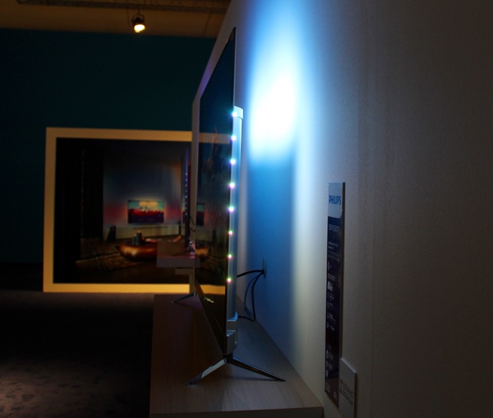 Philips_55POS901F_seite_ambilight.jpg