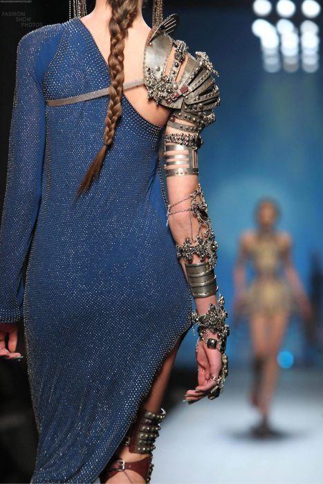 the-fashion-world-is-catching-up-bu3fbw2m40-467x700.jpg