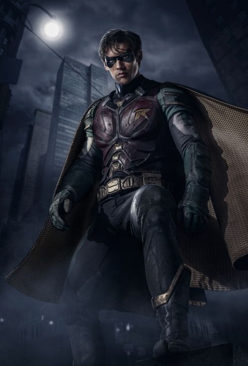 Titans-_Robin-_Costume-_Full-_Reveal_2.jpg