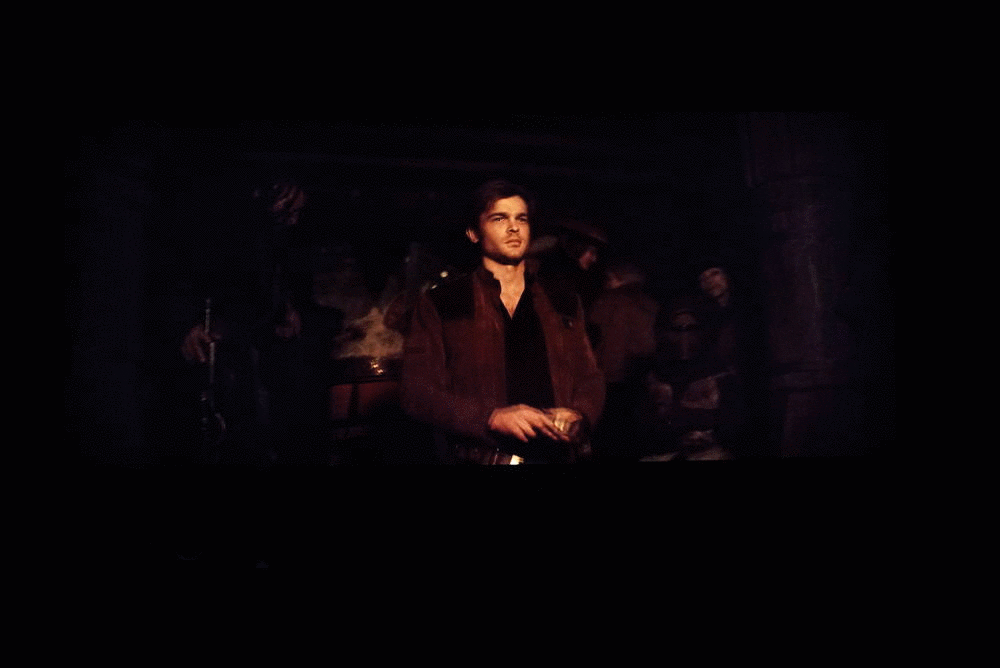 scena-z-filmu-solo-na-ekranie-samsunga-55q70rw.gif