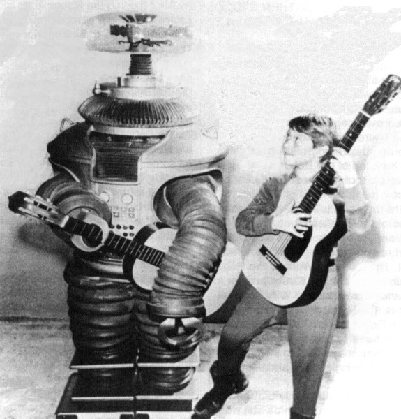 94ea030e0af21fc49dfe44074963f88e--lost-in-space-the-robot.jpg
