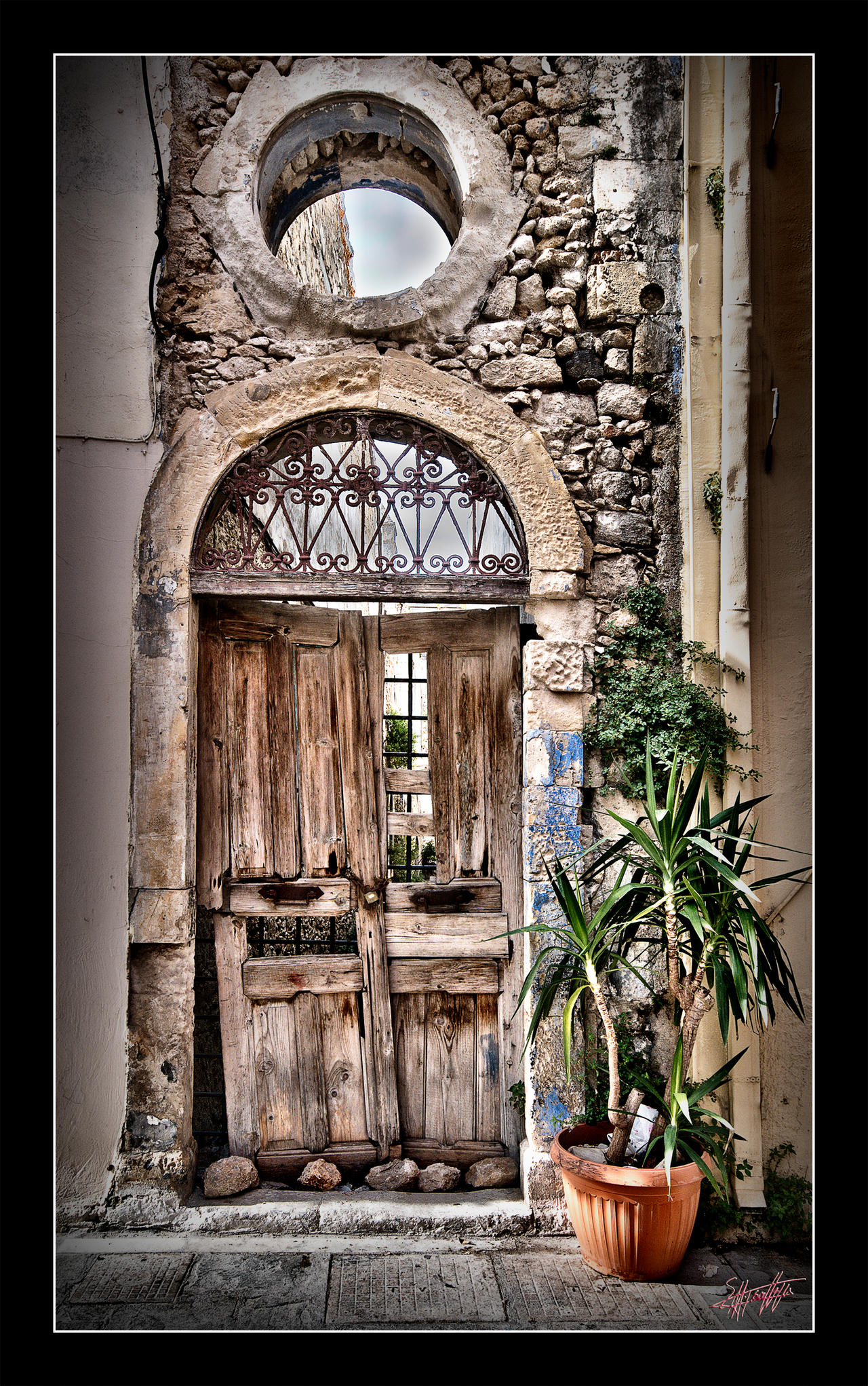 wrecked_doorway_in_crete_by_etsap-d2y1u9q.jpg