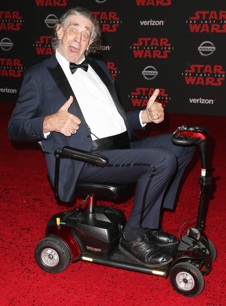 peter-mayhew-premiere-star-wars-the-last-jedi-01.jpg