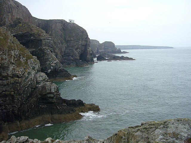 640px-South_Stack3.JPG