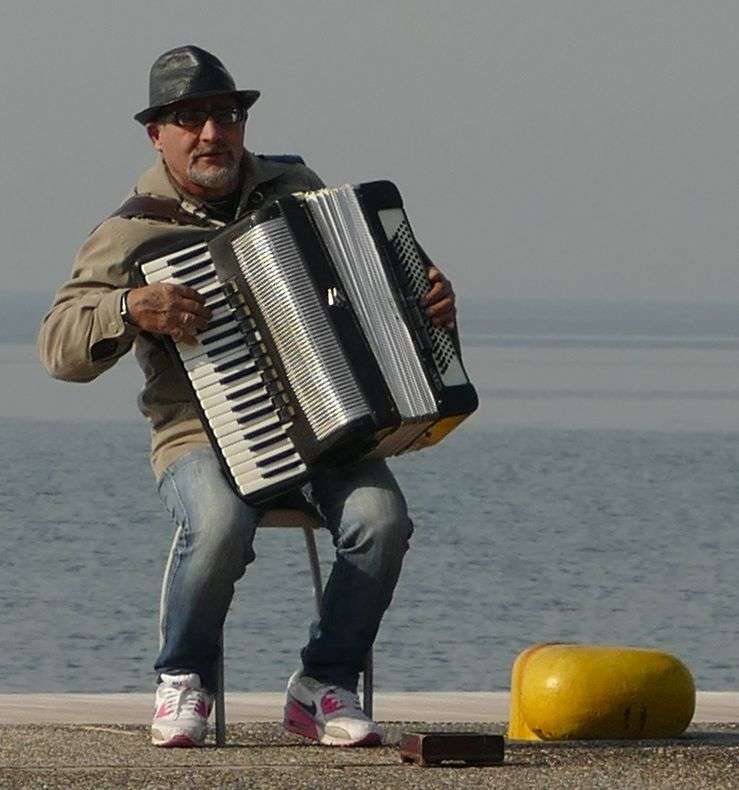 hdYhIm.jpg