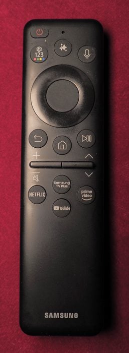 02b-Samsung-55QN77F-pilot.jpg