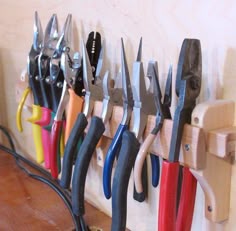 f0faf88d6a75b2c437975800172a580d--tool-holders-the-top.jpg