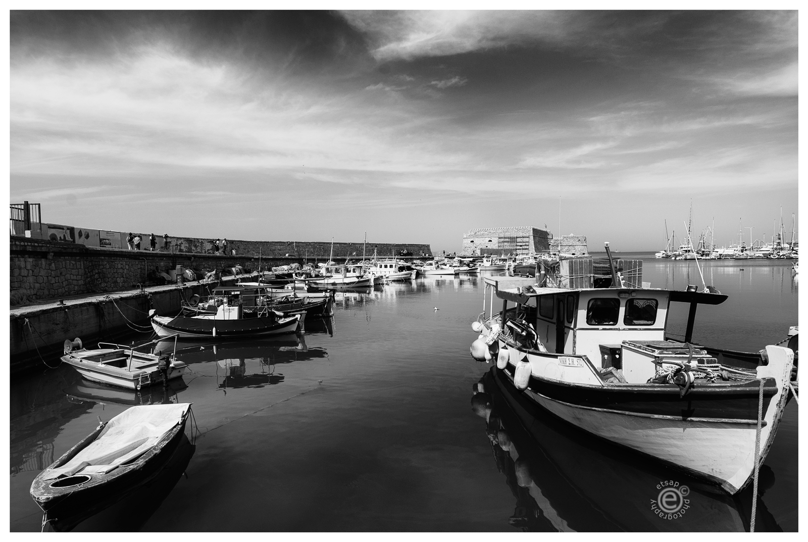 heraklion_crete_harbour_by_etsap-d65djof.jpg