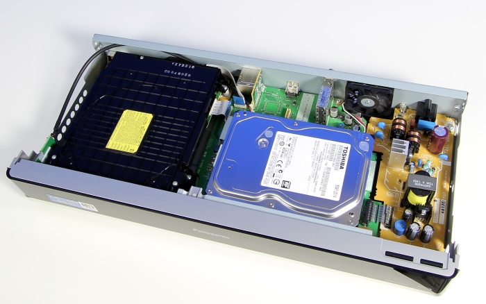 Panasonic-DMR-BST845-Innenleben-Gesamt.jpg